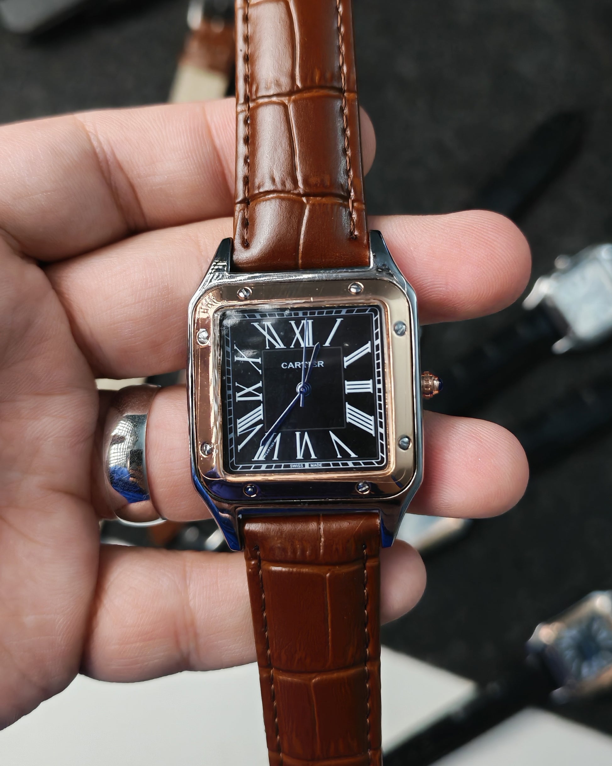 ساعة كارتير رجالي مينا سودة اطار دهبي بستراب بني جلد طبيعي ضد الميه